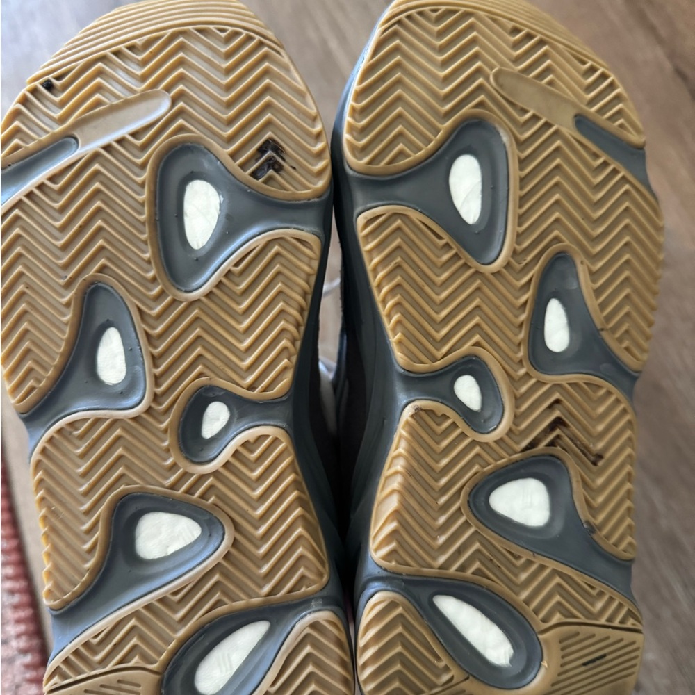 Yeezy size 4.5 no box - Picture 3 of 3